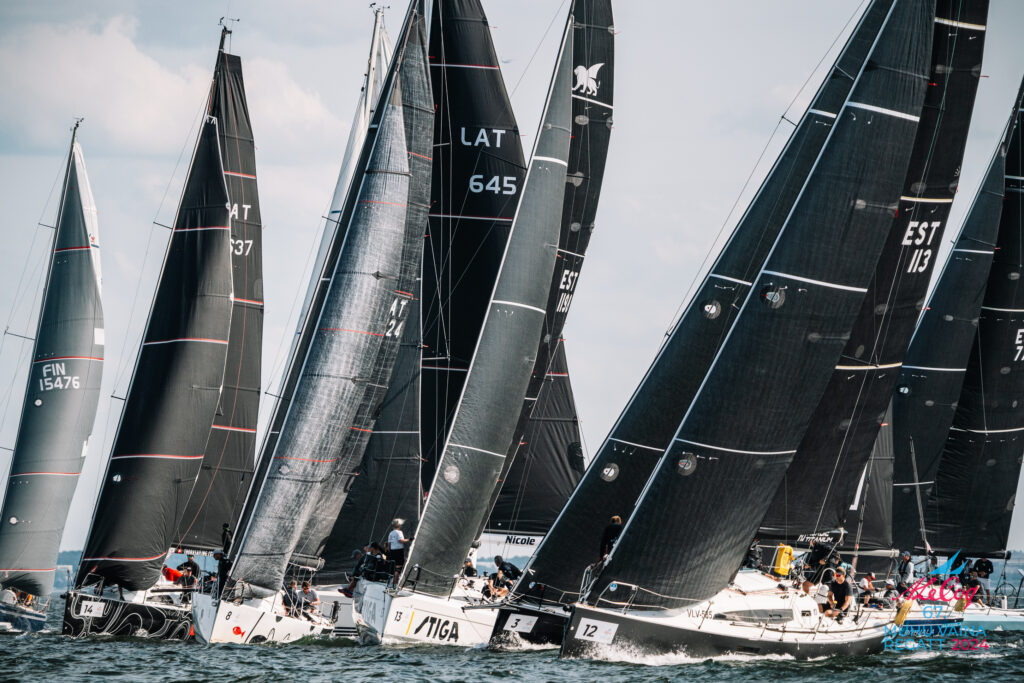 Pika ootamise järel said A. Le Coq 67. Muhu Väina regatil purjetatud Alter Marine Tallinna lühirajasõidud. Foto: Janis Spurdzins