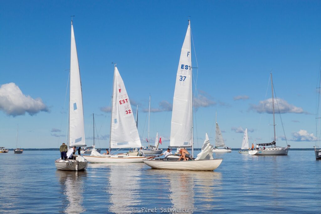 A. Le Coq 63. Muhu Väina regatt - Tuule ootamine Pärnu lahel enne Pärnu-Kärdla etapi algust. Foto: Piret Salmistu