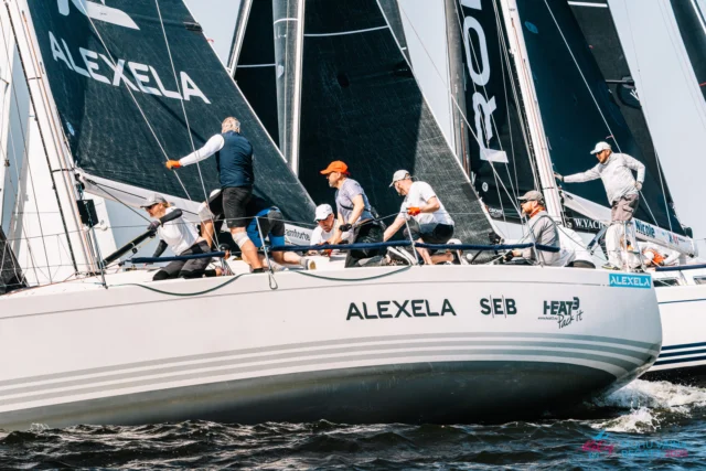 ☀𝗟õ𝗽𝗽𝘃𝗮𝗮𝘁𝘂𝘀 𝘁𝗿𝗼𝗼𝗽𝗶𝗹𝗶𝘀𝘁𝗲𝘀 𝗼𝗹𝘂𝗱𝗲𝘀 – 𝗟𝗼𝗼𝗱𝘂𝘀 𝗜𝗻𝘃𝗲𝘀𝘁 𝗣ä𝗿𝗻𝘂 𝗿𝗶𝗻𝗴 𝗹õ𝗽𝗲𝘁𝗮𝘀 𝗿𝗲𝗴𝗮𝘁𝗶𝗻ä𝗱𝗮𝗹𝗮!
Eilsest tänasesse kestnud Santa Maria Kuressaare–Pärnu etapp jõudis väiksemate jahtide jaoks finišisse alles varahommikul, mistõttu otsustas peavõistlusjuht tänase 𝗟𝗼𝗼𝗱𝘂𝘀 𝗜𝗻𝘃𝗲𝘀𝘁 𝗣ä𝗿𝗻𝘂 𝗿𝗶𝗻𝗴𝗶 sõidule saata vaid kolm suuremate jahtide gruppi.
🏁 ORC I ja II klassid purjetasid 16-miilisel rajal, ORC III jahtidel oli distantsi pikkuseks 9 miili – kõik see toimus pea troopilistes tingimustes, keset kuuma ja vaikset suveilma.
Tänased võidud ja kaotused olid määrava tähtsusega – just need tulemused kujundasid A. Le Coq 68. Muhu Väina regatt / Moonsund regatta 2025 lõplikud paremusjärjestused. Vaata, kes olid tänases sõidus võidukad 👇
🔹 𝗢𝗥𝗖 𝗜
1. OLYMPIC (EST 463, X-41 mod) – kapten Tiit Vihul, Jahtklubi Dago
2. FORTE (EST 475, X-41) – kapten Jaak Jõgi, Kalevi Jahtklubi
3. BERTA (EST 619, Elan 380) – kapten Hando Sutter, Kalevi Jahtklubi (Cruiser division) 
🔹 𝗢𝗥𝗖 𝗜𝗜
1. SUGAR (EST 774, Italia 9.98 F) – kapten Marjaliisa Umb, Pärnu Jahtklubi
2. AMSERV TOYOTA ST (EST 379, First 36.7 mod) – kapten Margus Žuravljov, Kalevi Jahtklubi
3. KATARIINA II (EST 646, Arcona 340) – kapten Aivar Tuulberg, Pärnu Jahtklubi
🔹 𝗢𝗥𝗖 𝗜𝗜𝗜
1. LILIANN (EST 396, One Off) – kapten Margus Beljakov, Saaremaa Merispordi Selts
2. BELLATRIX (EST 799, X-99) – kapten Rauno Pielberg, Jahtklubi Dago
3. PILOILLERI III (FIN 9004, FF 31 IMS) – kapten Alari Lagle, ROPK
Kõik tulemused https://www.manage2sail.com/.../event/muhuvainaregatt2025... 
#muhuväinaregatt #moonsundregatta #elusonmaitset #loodusinvest
Loodus Invest  @elusonmaitset
