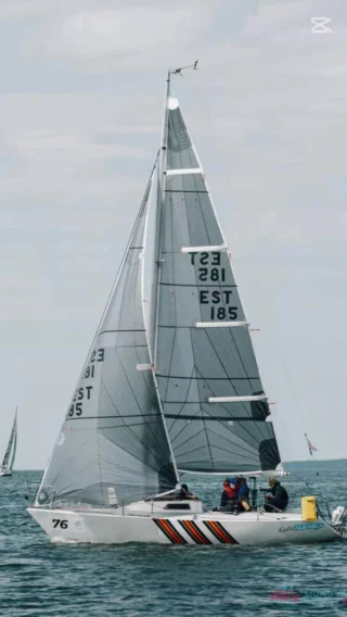 Täna peeti selle aastase Muhu Väina regati esimene võistlussõit – Alter Marine Haapsalu ring. ⛵️

Tänase päeva parimad: 🏆
🏆 ORC I
1. koht Fanatic 2 (EST 1198) - kapten Ain-Eke Jalasto / Italia 11.98
2. koht Olympic (EST 463) - kapten Tiit Vihul / X-41 mod
3. koht Forte (EST 475) - kapten Jaak Jõgi / X-41
Cruiser division:
Berta (EST 619) - kapten Hando Sutter / Elan 380
🏆 ORC II
1. koht Cherie (EST 633) - kapten Alar Volmer / First 35
2. koht Sugar (EST 774) - kapten Marjaliisa Umb / Italia 9.98 F
3. koht Amserv Toyota Sailing Team (EST 379) - kapten Margus Žuravljov / First 36.7 mod
Cruiser division:
Chantal (EST 267) - kapten Avo Link / Mannerberg 31
🏆 EMV ORC III
1. koht Liliann (EST 369) - kapten Margus Beljakov / One Off
2. koht NemoR (SWE 20) - kapten Janis Albertinš / Fareast 28R
3. koht Calena (EST 381) - kapten Jaan Niit / Farr 30
🏆 EMV ORC IV
1. koht Lagle III (EST 554) - kapten Ülari Velviste / Finn Express 83
2. koht Merilane (EST 959) - kapten Raigo Pajula / Albin Express
3. koht Kadri (EST 185) - kapten Meribel Vahstein / Conrad 25R
🏆 Folkboodid
1. koht Joanna (EST 50) - kapten Mikk Köösel
2. koht Tiina (ESTF 15) - kapten Meelis Lindemann
3. koht Filur (EST 55) - kapten Liise Köösel

Homme hommikul starditakse järgmisele etapile - Haapsalust Kõigustesse.