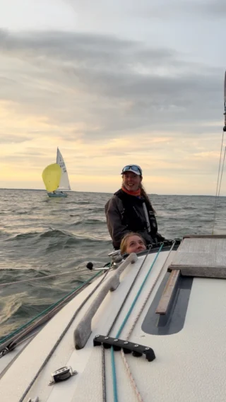 10 tundi sõidetud. Tuju endiselt hea. #muhuväinaregatt #folkboatsforever #girlpower #elusonmaitset